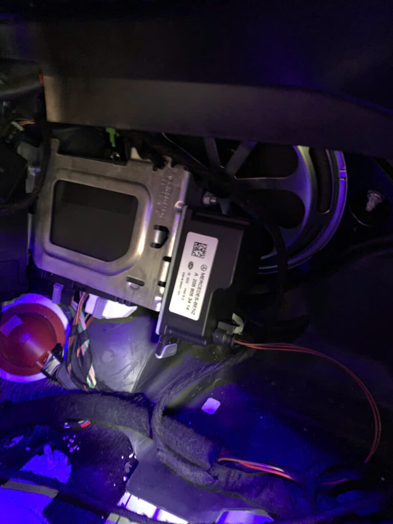 VỊ TRÍ TỤ MERCEDES TRÊN XE